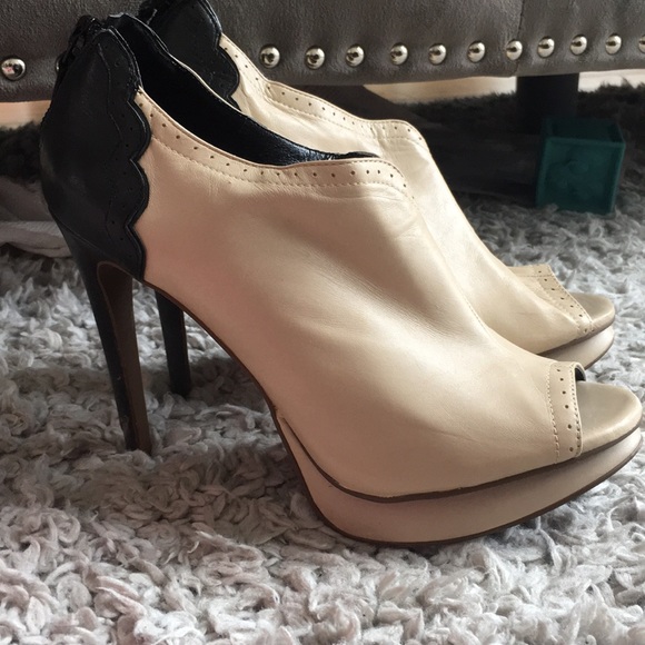 Trouve Nordstrom cream & black heels - Picture 2 of 8